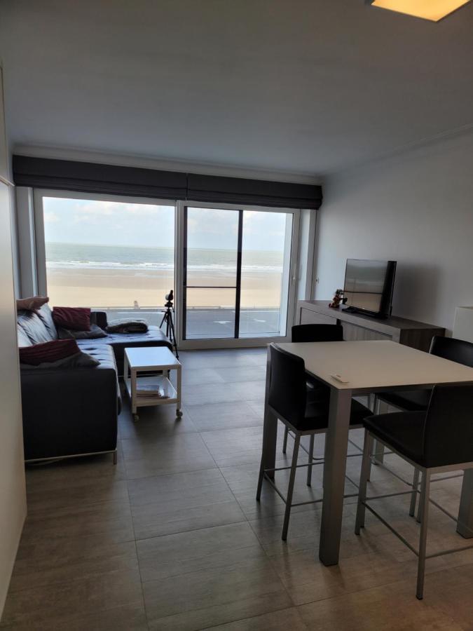 Studio 105 Op Zeedijk Met Frontaal Zeezicht 1Ste Verdiep Middelkerke Exterior photo